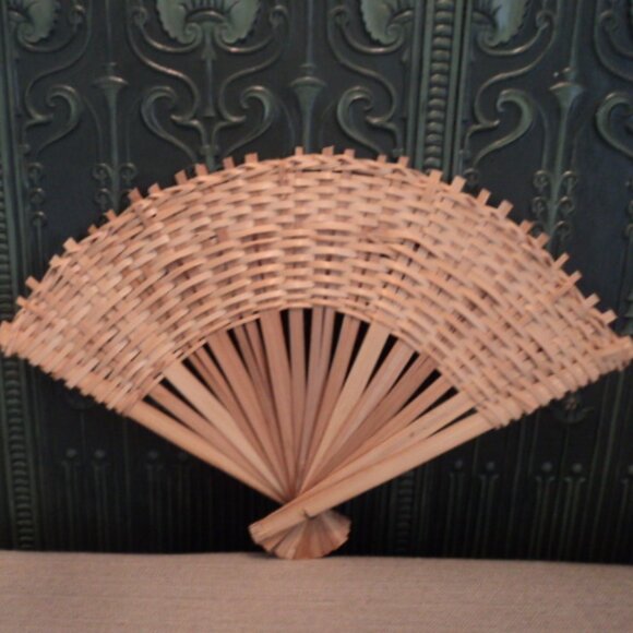 vintage wicker fan wall decor - Picture 1 of 3